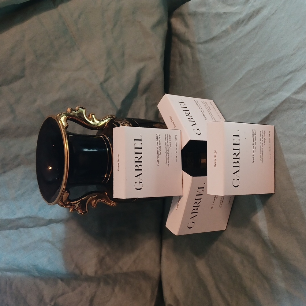 FOUR new in box Gabriel Moisturizing Dual Powder Foundation